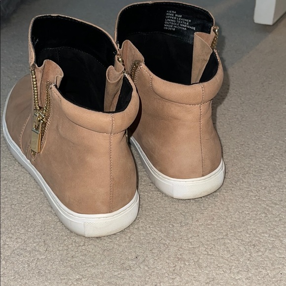 Women’s Kenneth Cole Sneaker - Picture 8 of 10